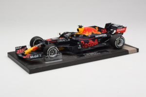 Red Bull Racing RB16B #33 M. Verstappen Monaco GP Winner 2021 Minichamps 1:18 113210533-R1 Résine — image 2 sur 6