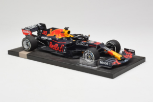 Red Bull Racing RB16B #33 M. Verstappen Monaco GP Winner 2021 Minichamps 1:18 113210533-R1 Résine — image 4 sur 6