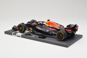 Oracle Red Bull Racing RB18 #33 M. Verstappen Belgian GP 2022 Minichamps 1:18 113221401 Résine — image 5 sur 7
