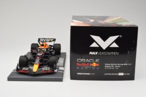 Oracle Red Bull Racing RB18 #33 M. Verstappen Belgian GP 2022 Minichamps 1:18 113221401 Résine — image 6 sur 7