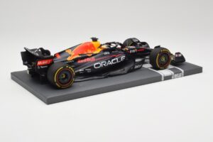 Oracle Red Bull Racing RB18 #33 M. Verstappen Mexican GP 2022 Minichamps 1:18 113222001 Résine — image 3 sur 7