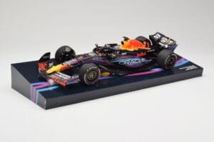 Oracle Red Bull Racing RB19 #33 M. Verstappen Miami GP 2023 Case Edition Minichamps 1:18 113233501 Résine — image 2 sur 7