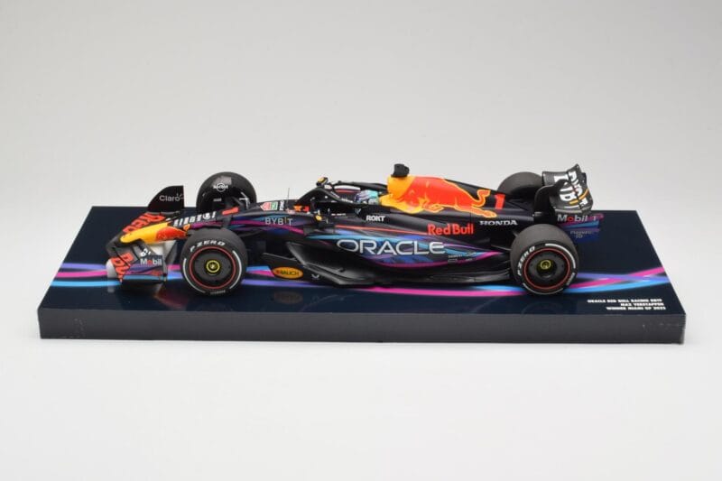 Oracle Red Bull Racing RB19 #33 M. Verstappen Miami GP 2023 Case Edition Minichamps 1:18 113233501 Résine