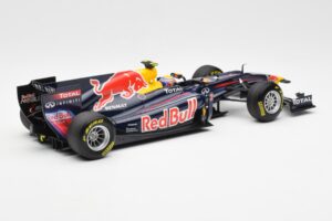 Red Bull Racing RB7 #2 M. Webber Showcar F1 2011 Minichamps 1:18 110110072 Métal — image 2 sur 6