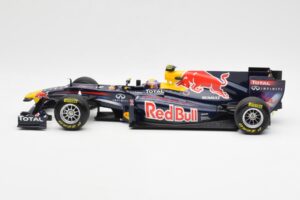 Red Bull Racing RB7 #2 M. Webber Showcar F1 2011 Minichamps 1:18 110110072 Métal — image 3 sur 6