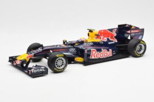 Red Bull Racing RB7 #2 M. Webber Showcar F1 2011 Minichamps 1:18 110110072 Métal