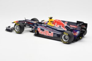 Red Bull Racing RB7 #2 M. Webber Showcar F1 2011 Minichamps 1:18 110110072 Métal — image 5 sur 6