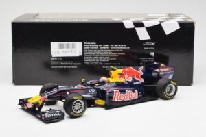 Red Bull Racing RB7 #2 M. Webber Showcar F1 2011 Minichamps 1:18 110110072 Métal — image 6 sur 6