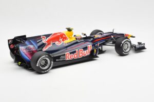 Red Bull Racing Renault RB6 #6 M. Webber F1 2010 Minichamps 1:18 110100006 Métal — image 2 sur 6