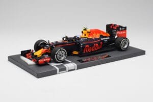 Red Bull RB12 #33 M. Verstappen Spain GP Winner 2016 Minichamps 1:18 117160333 Métal — image 2 sur 7