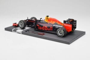 Red Bull RB12 #33 M. Verstappen Spain GP Winner 2016 Minichamps 1:18 117160333 Métal — image 5 sur 7