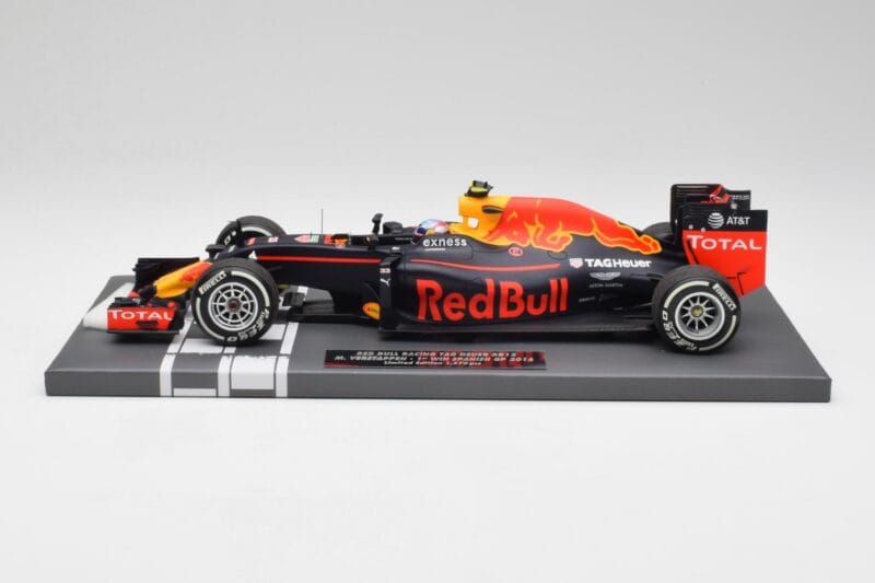 Red Bull RB12 #33 M. Verstappen Spain GP Winner 2016 Minichamps 1:18 117160333 Métal