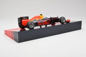 Red Bull RB12 #33 M. Verstappen Spain GP Winner 2016 Minichamps 1:18 147160533 Métal — image 3 sur 6