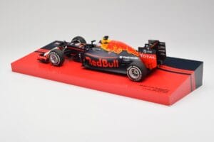 Red Bull RB12 #33 M. Verstappen Spain GP Winner 2016 Minichamps 1:18 147160533 Métal — image 5 sur 6