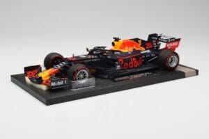 Red Bull RB15 #33 M. Verstappen Brazil GP Winner 2019 Minichamps 1:18 113191933 Métal — image 2 sur 7