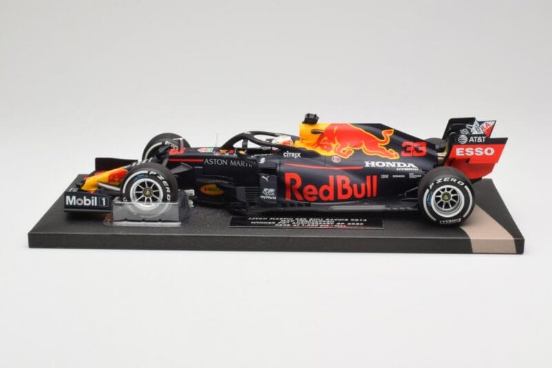 Red Bull RB16 #33 M. Verstappen Red Bull Racing 70th Anniversary GP Winner 2020 Minichamps 1:18 113200533-M1 Résine
