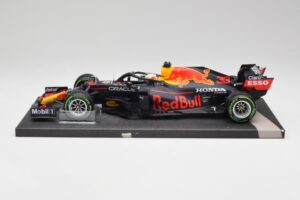 Red Bull RB16B #33 M. Verstappen Emilia Romagna GP Winner 2021 Minichamps 1:18 113210233T Métal