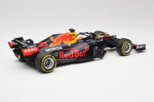 Red Bull RB16B #33 M. Verstappen Emilia Romagna GP Winner Mid Race Tyres 2021 Minichamps 1:18 110210133 Métal — image 2 sur 7