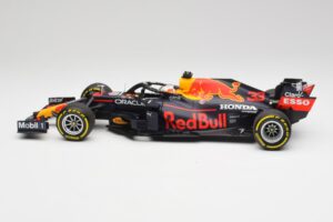 Red Bull RB16B #33 M. Verstappen Emilia Romagna GP Winner Mid Race Tyres 2021 Minichamps 1:18 110210133 Métal — image 3 sur 7