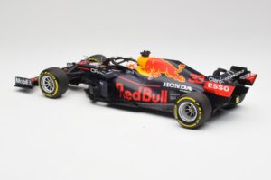Red Bull RB16B #33 M. Verstappen Emilia Romagna GP Winner Mid Race Tyres 2021 Minichamps 1:18 110210133 Métal — image 5 sur 7