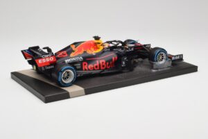 Red Bull RB16B #33 M. Verstappen Belgian GP 2021 Winner Minichamps 1:18 113211333 Résine — image 3 sur 7