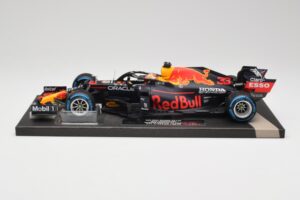 Red Bull RB16B #33 M. Verstappen Belgian GP 2021 Winner Minichamps 1:18 113211333 Résine