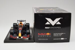 Red Bull RB16B #33 M. Verstappen Belgian GP 2021 Winner Minichamps 1:18 113211333 Résine — image 7 sur 7