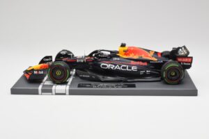 Red Bull RB18 #1 M. Verstappen Japan GP Winner No Figure 2022 Minichamps 1:18 113221801B Métal