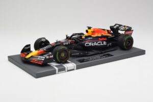 Red Bull RB18 #1 M. Verstappen Japan GP Winner No Figure & Pitboard 2022 Minichamps 1:18 113221801FB Métal — image 2 sur 7