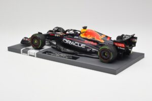 Red Bull RB18 #1 M. Verstappen Japan GP Winner No Figure & Pitboard 2022 Minichamps 1:18 113221801FB Métal — image 5 sur 7