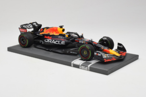 Red Bull Racing RB18 #1 M. Verstappen Japan GP Winner 2022 Minichamps 1:18 113221801FB-R1 Métal — image 4 sur 8