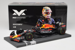 Red Bull Racing RB18 #1 M. Verstappen Japan GP Winner 2022 Minichamps 1:18 113221801FB-R1 Métal — image 8 sur 8