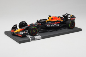 Red Bull Racing RB18 #1 M. Verstappen Japan GP Winner 2022 Minichamps 1:18 113221801FB-R1 Métal — image 2 sur 8