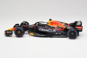 Red Bull RB18 #1 M. Verstappen Monaco GP 3rd Wet 2022 Minichamps 1:18 110220701 Métal — image 3 sur 7