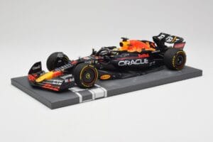 Red Bull RB18 Oracle #1 M. Verstappen Abu Dhabi GP 2022 Winner Minichamps 1:18 113222201 Résine — image 2 sur 7