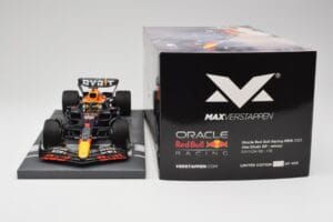 Red Bull RB18 Oracle #1 M. Verstappen Abu Dhabi GP 2022 Winner Minichamps 1:18 113222201 Résine — image 6 sur 7