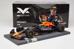 Red Bull RB18 Oracle #1 M. Verstappen Abu Dhabi GP 2022 Winner Minichamps 1:18 113222201 Résine — image 7 sur 7