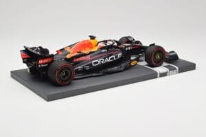Red Bull RB18 Oracle #1 M. Verstappen Dutch GP 2022 Winner Minichamps 1:18 113221501 Résine — image 3 sur 7