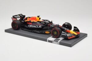 Red Bull RB18 Oracle #1 M. Verstappen Dutch GP 2022 Winner Minichamps 1:18 113221501 Résine — image 4 sur 7