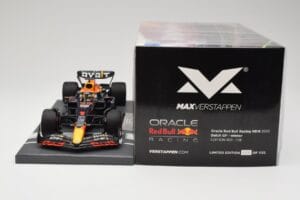 Red Bull RB18 Oracle #1 M. Verstappen Dutch GP 2022 Winner Minichamps 1:18 113221501 Résine — image 6 sur 7