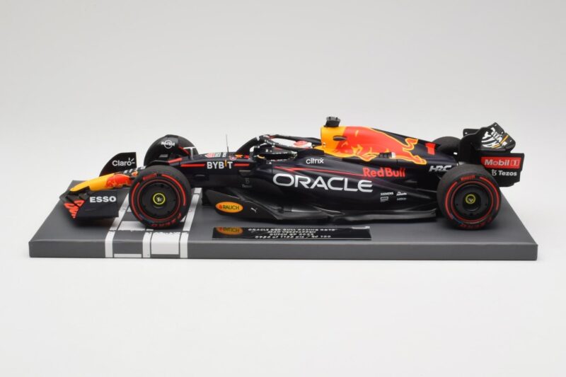 Red Bull RB18 Oracle #1 M. Verstappen Dutch GP 2022 Winner Minichamps 1:18 113221501 Résine