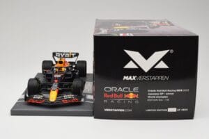 Red Bull RB18 Oracle #1 M. Verstappen Japanese GP 2022 World Champion Minichamps 1:18 113221801 Résine — image 6 sur 7