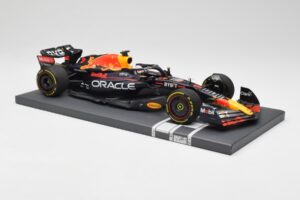 Red Bull RB18 Oracle #1 M. Verstappen US GP 2022 Winner Minichamps 1:18 113221901 Résine — image 4 sur 7