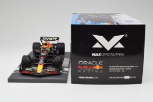 Red Bull RB18 Oracle #1 M. Verstappen US GP 2022 Winner Minichamps 1:18 113221901 Résine — image 6 sur 7