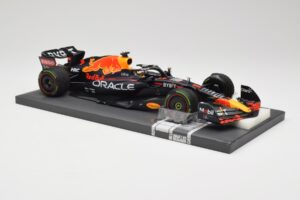 Red Bull RB18 #1 M. Verstappen Emilia Romagna GP 2022 Winner Minichamps 1:18 113220401 Résine — image 4 sur 7