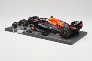 Red Bull RB18 #1 M. Verstappen Emilia Romagna GP 2022 Winner Minichamps 1:18 113220401 Résine — image 5 sur 7