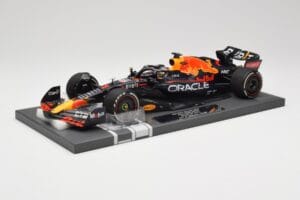 Red Bull RB18 #1 M. Verstappen Miami GP 2022 Winner Minichamps 1:18 113220301 Résine — image 2 sur 7