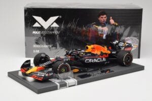 Red Bull RB18 #1 M. Verstappen Miami GP 2022 Winner Minichamps 1:18 113220301 Résine — image 7 sur 7