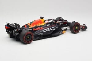 Red Bull RB19 #1 M. Verstappen Qatar Sprint Race 2nd WC 2023 Minichamps 1:18 110231801 Métal — image 2 sur 6