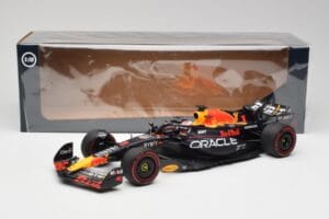 Red Bull RB19 #1 M. Verstappen Qatar Sprint Race 2nd WC 2023 Minichamps 1:18 110231801 Métal — image 6 sur 6
